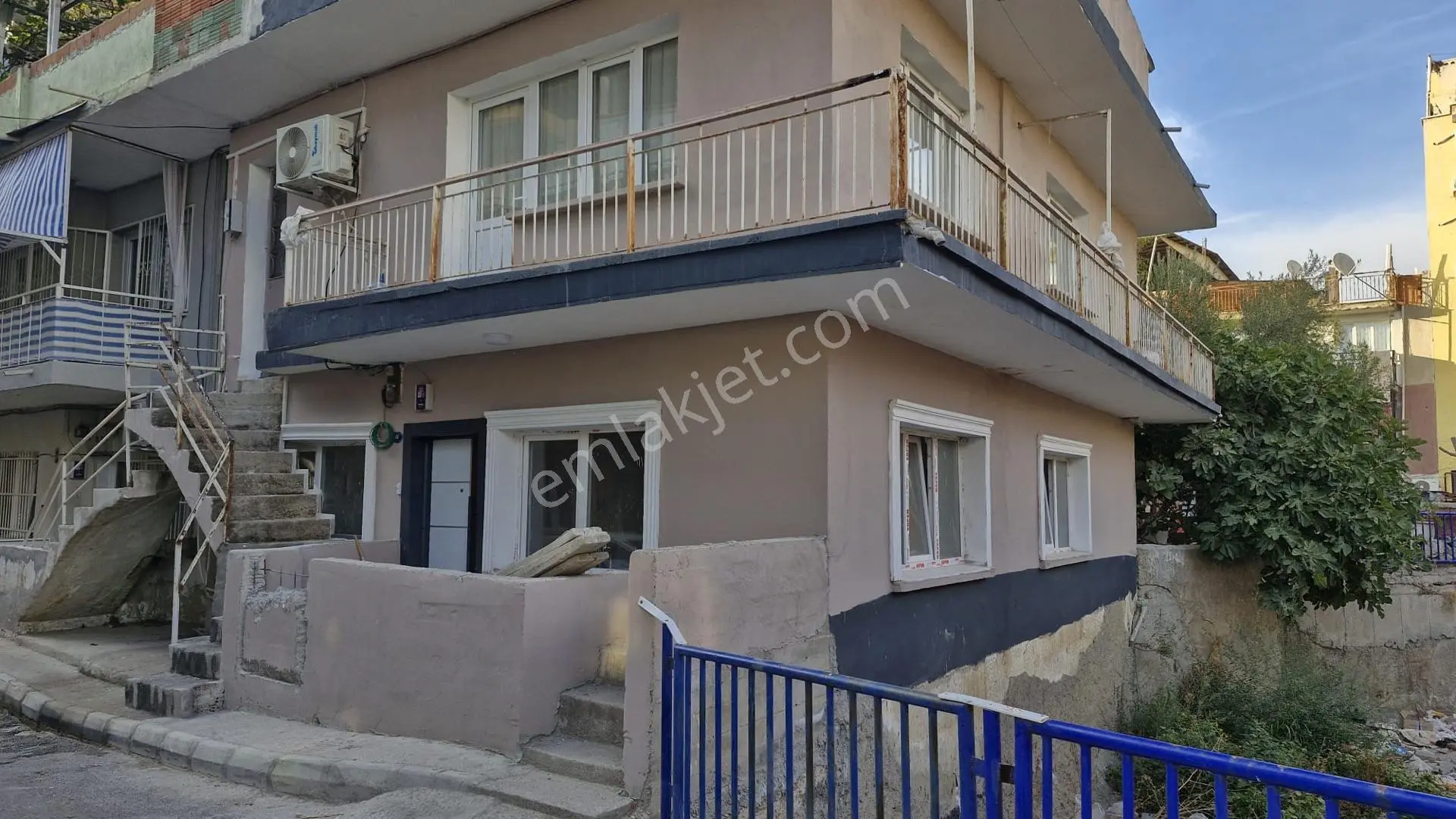 Karabağlar'da Modern Tadilatlı 2+1 Giriş Kat Daire — fotoğraf 18