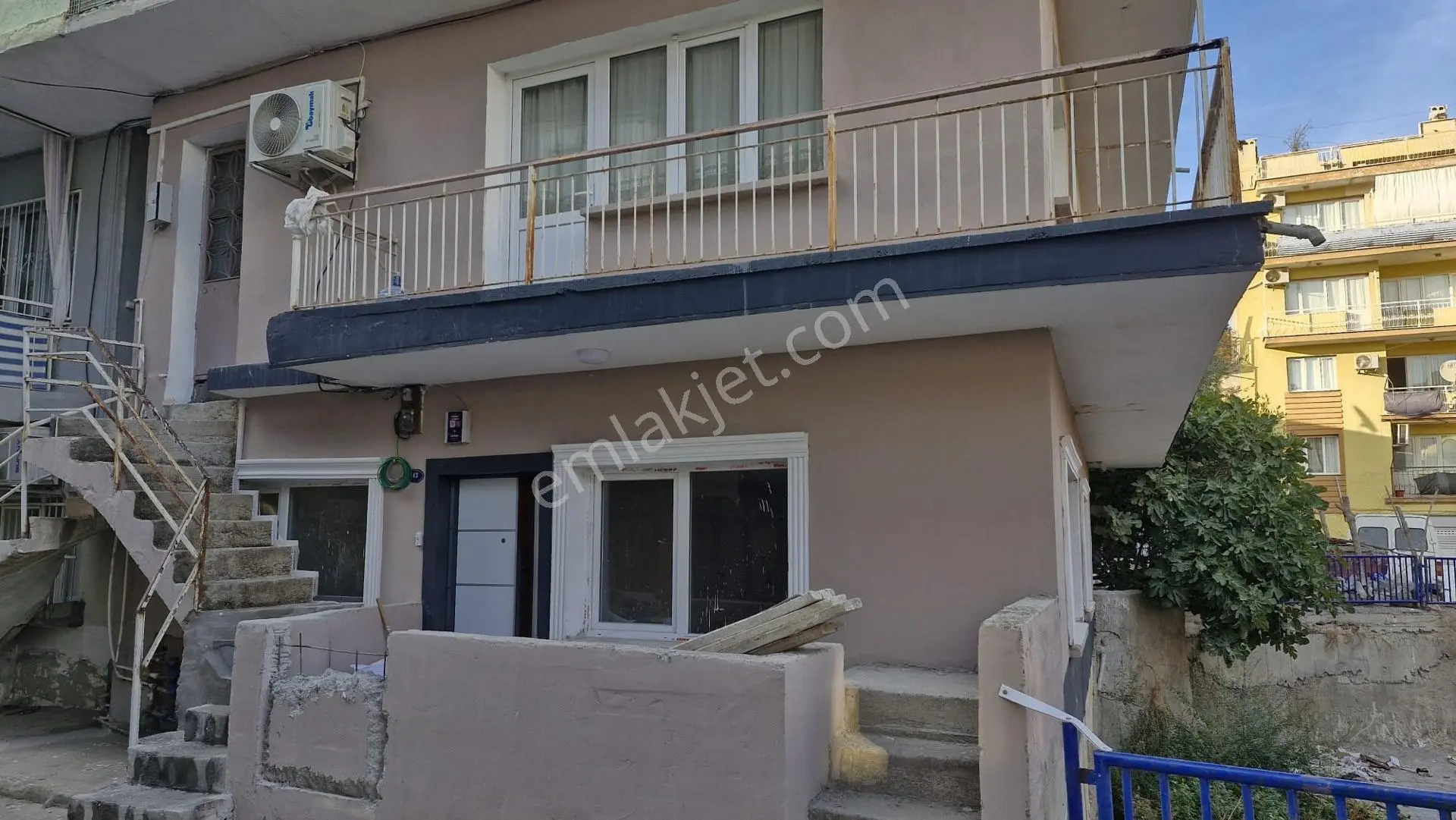 Karabağlar'da Modern Tadilatlı 2+1 Giriş Kat Daire — fotoğraf 20
