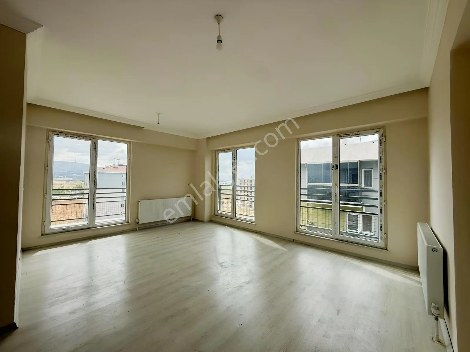 Yiğit Gayrimenkulden İsmetpaşada Ebeveyn Banyolu 3+1 Satılık — fotoğraf 2