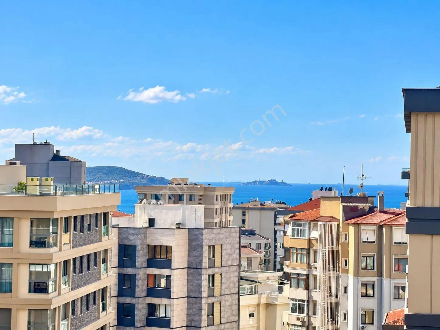 Suadiye De Muhteşem Konumda Bağdata 2 Adım Mesafede Deniz Manzaralı