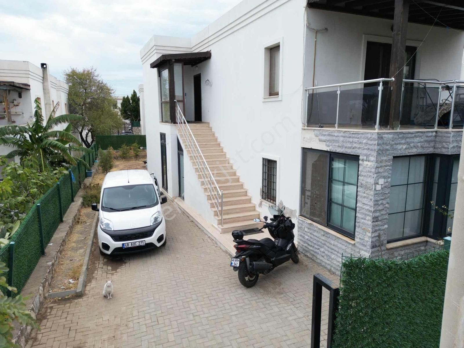 Konacık Çırkanda Müstakil Bahçeli, Özel Otoparklı 4+2 Satılık — fotoğraf 3
