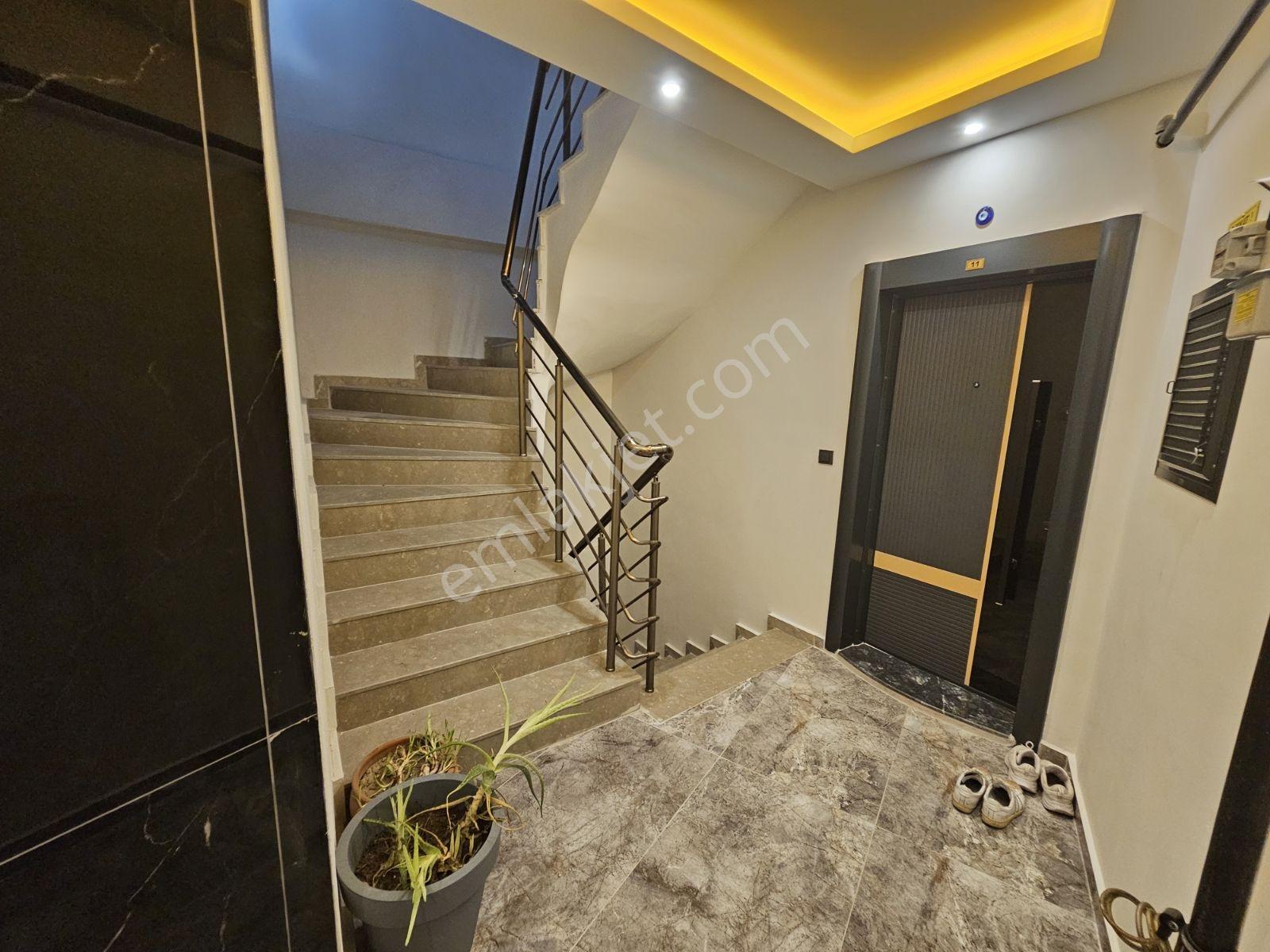 Söke Çeltikçi Mahallesinde Satılık Cadde Üzeri 3+1 Dublex — fotoğraf 4