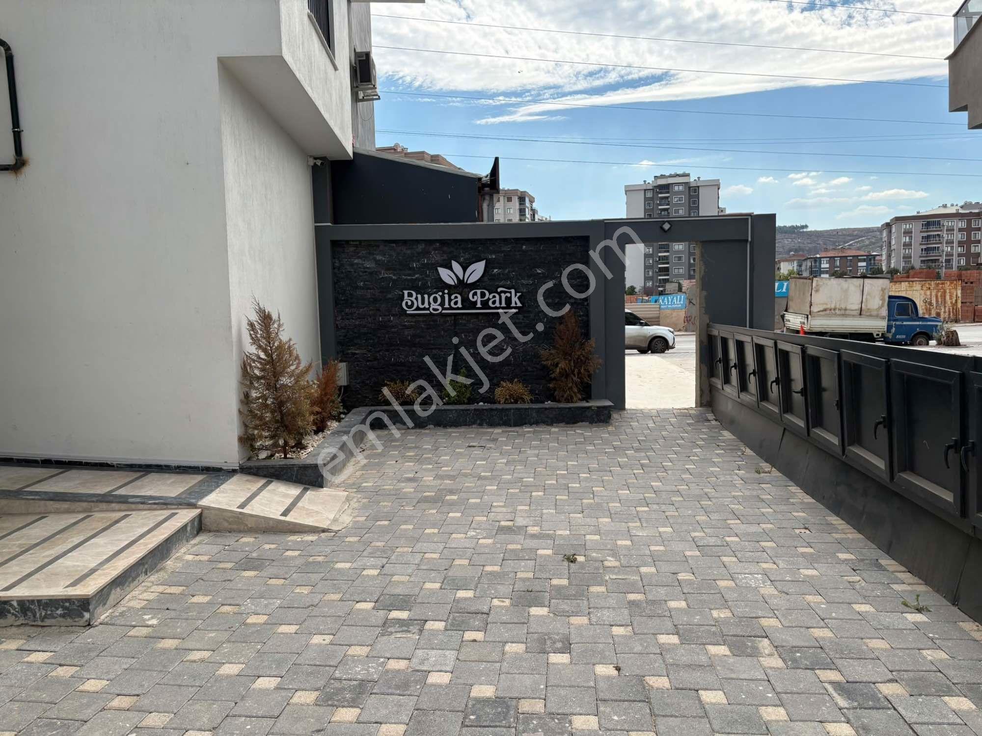 Çamlıkule Mahallesi Bugia Park Sitesinde Satılık 1+1 Daire
