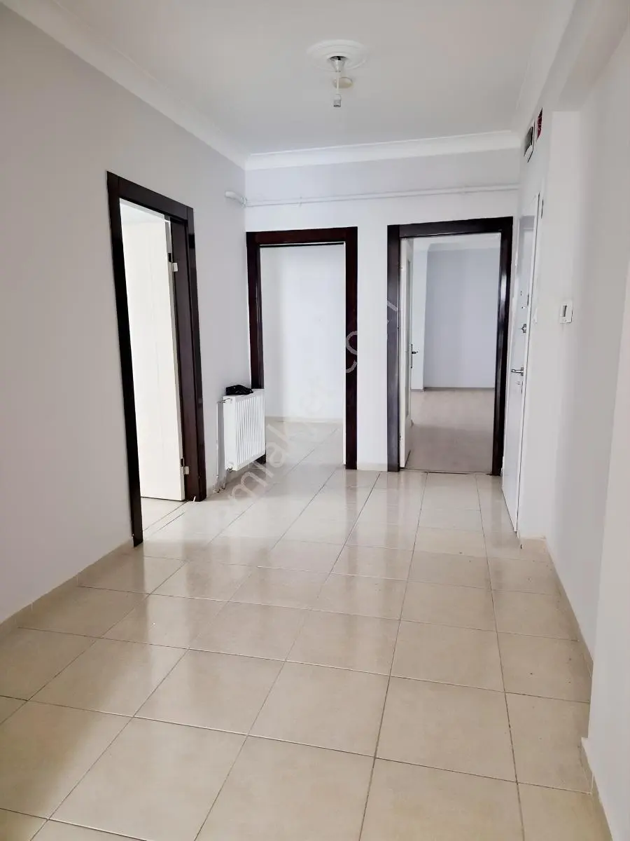 Alemdağ Da 1.kotta Altı Daire.kat Konumunda 3+1 Masrafsız Daire — fotoğraf 5