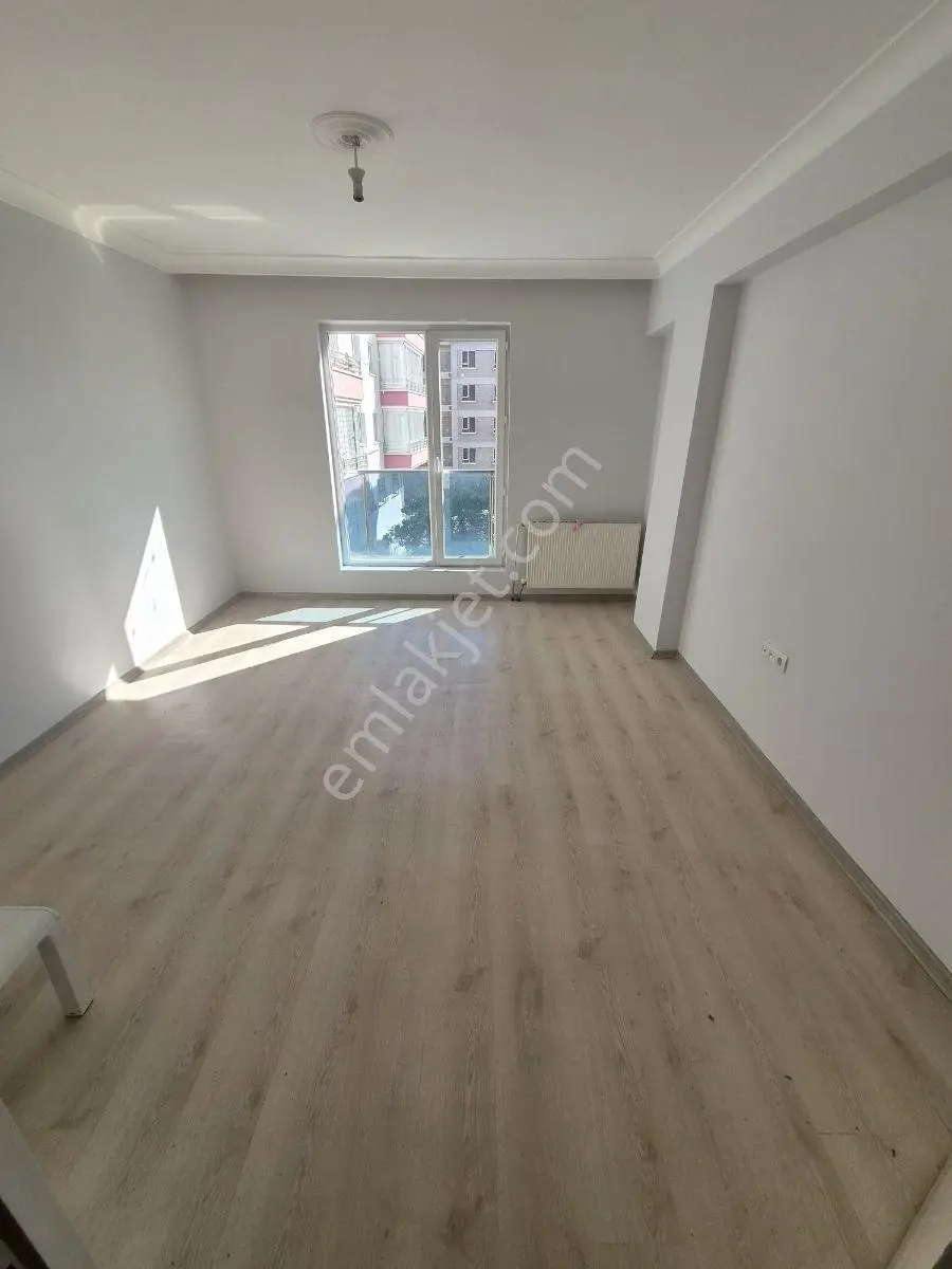 Alemdağ Da 1.kotta Altı Daire.kat Konumunda 3+1 Masrafsız Daire — fotoğraf 6