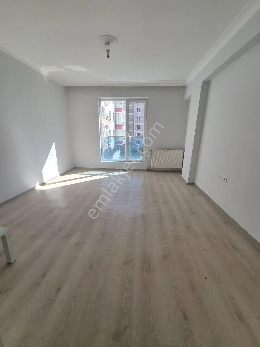 Alemdağ Da 1.kotta Altı Daire.kat Konumunda 3+1 Masrafsız Daire — fotoğraf 8