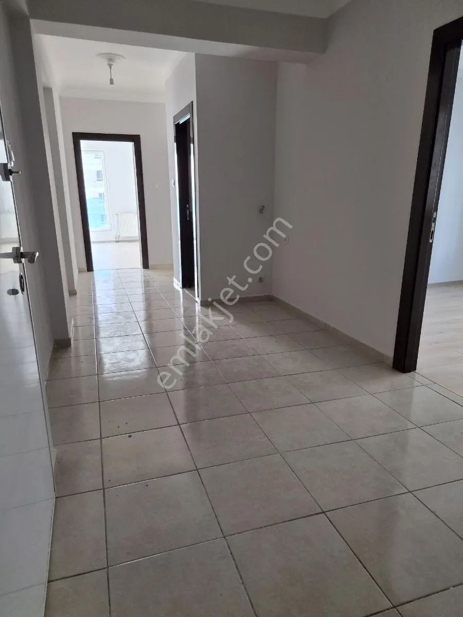 Alemdağ Da 1.kotta Altı Daire.kat Konumunda 3+1 Masrafsız Daire — fotoğraf 13