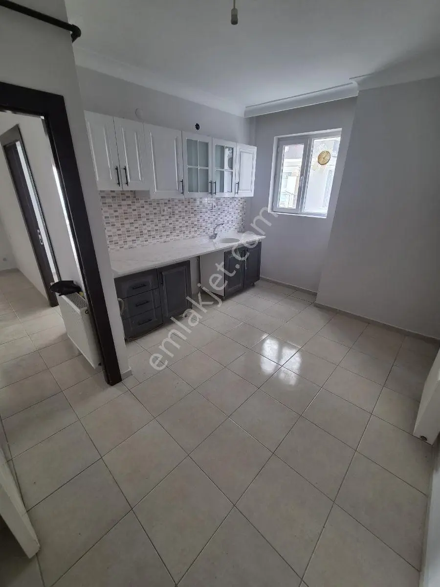 Alemdağ Da 1.kotta Altı Daire.kat Konumunda 3+1 Masrafsız Daire — fotoğraf 14