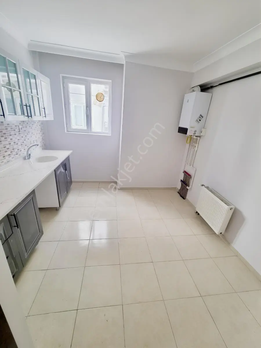Alemdağ Da 1.kotta Altı Daire.kat Konumunda 3+1 Masrafsız Daire — fotoğraf 16
