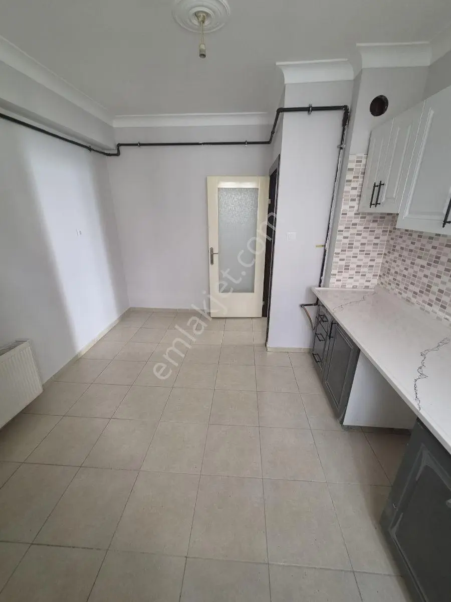 Alemdağ Da 1.kotta Altı Daire.kat Konumunda 3+1 Masrafsız Daire — fotoğraf 17