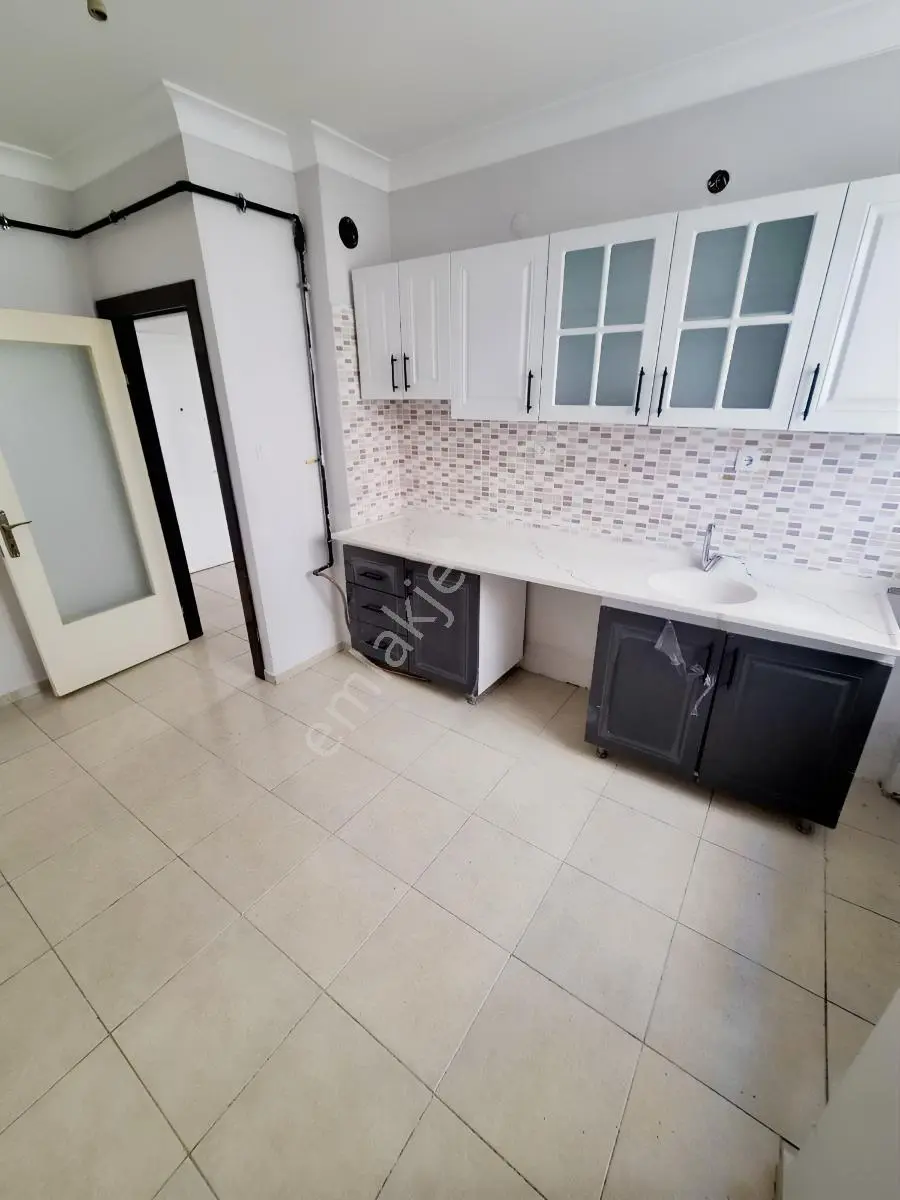 Alemdağ Da 1.kotta Altı Daire.kat Konumunda 3+1 Masrafsız Daire — fotoğraf 18