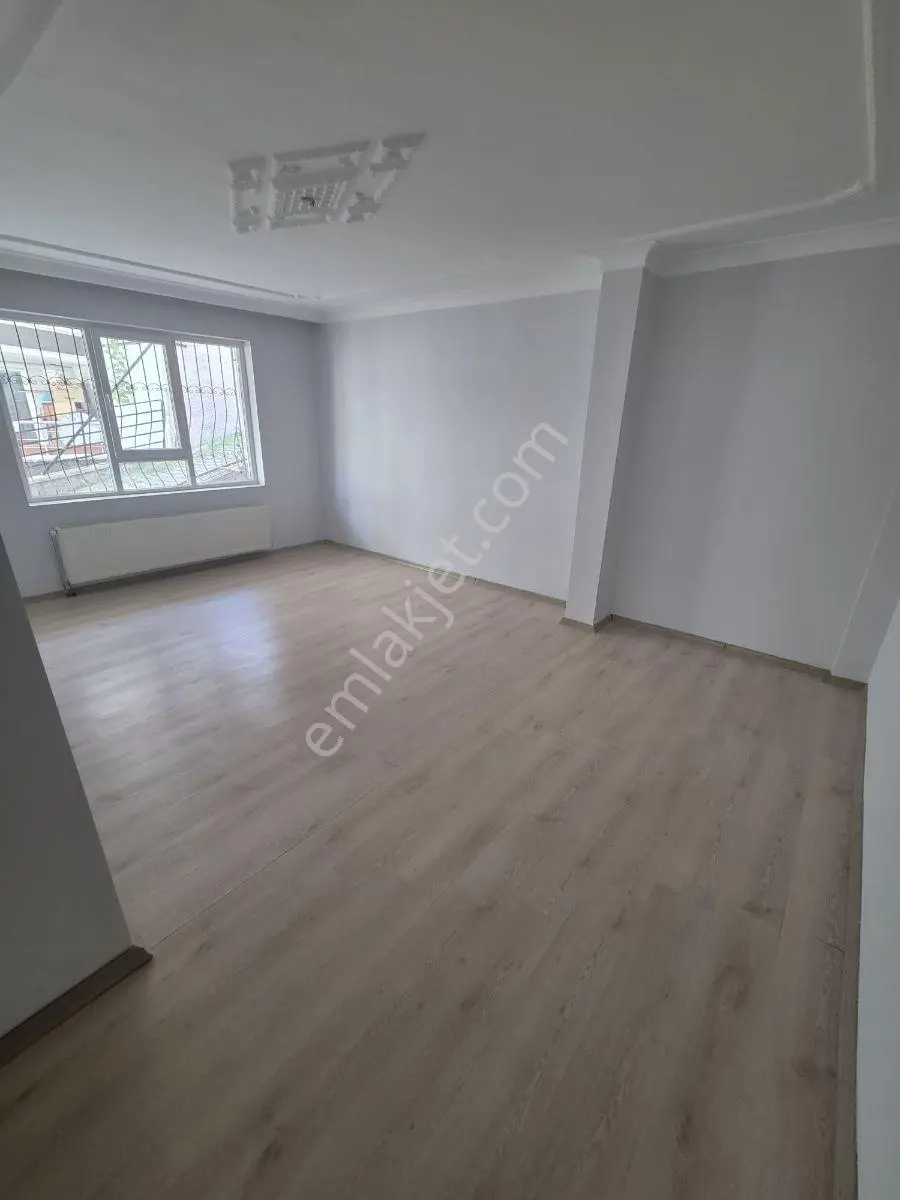 Alemdağ Da 1.kotta Altı Daire.kat Konumunda 3+1 Masrafsız Daire — fotoğraf 19