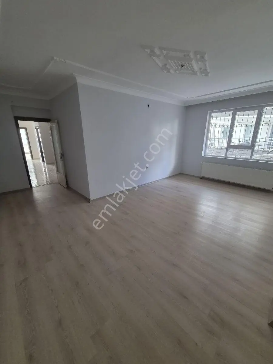 Alemdağ Da 1.kotta Altı Daire.kat Konumunda 3+1 Masrafsız Daire — fotoğraf 20