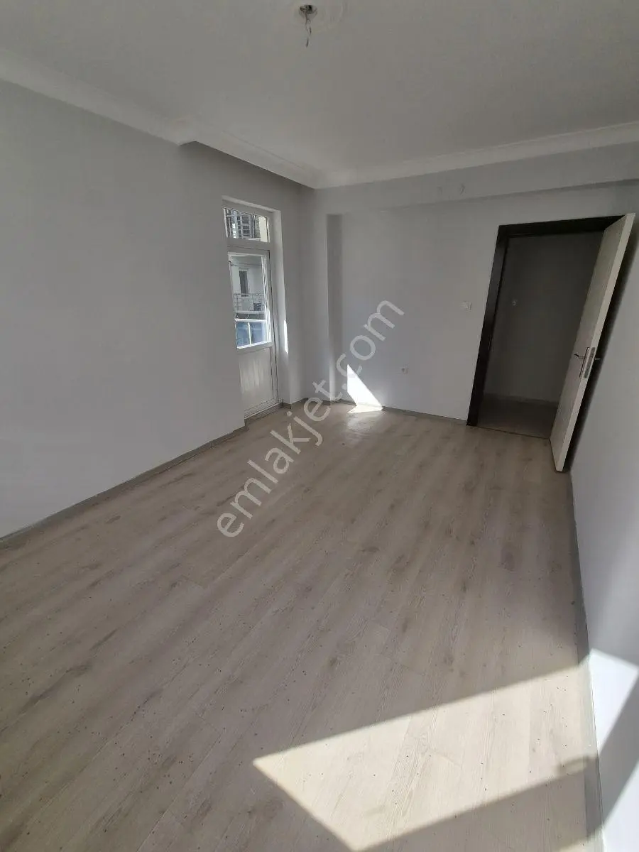 Alemdağ Da 1.kotta Altı Daire.kat Konumunda 3+1 Masrafsız Daire — fotoğraf 23