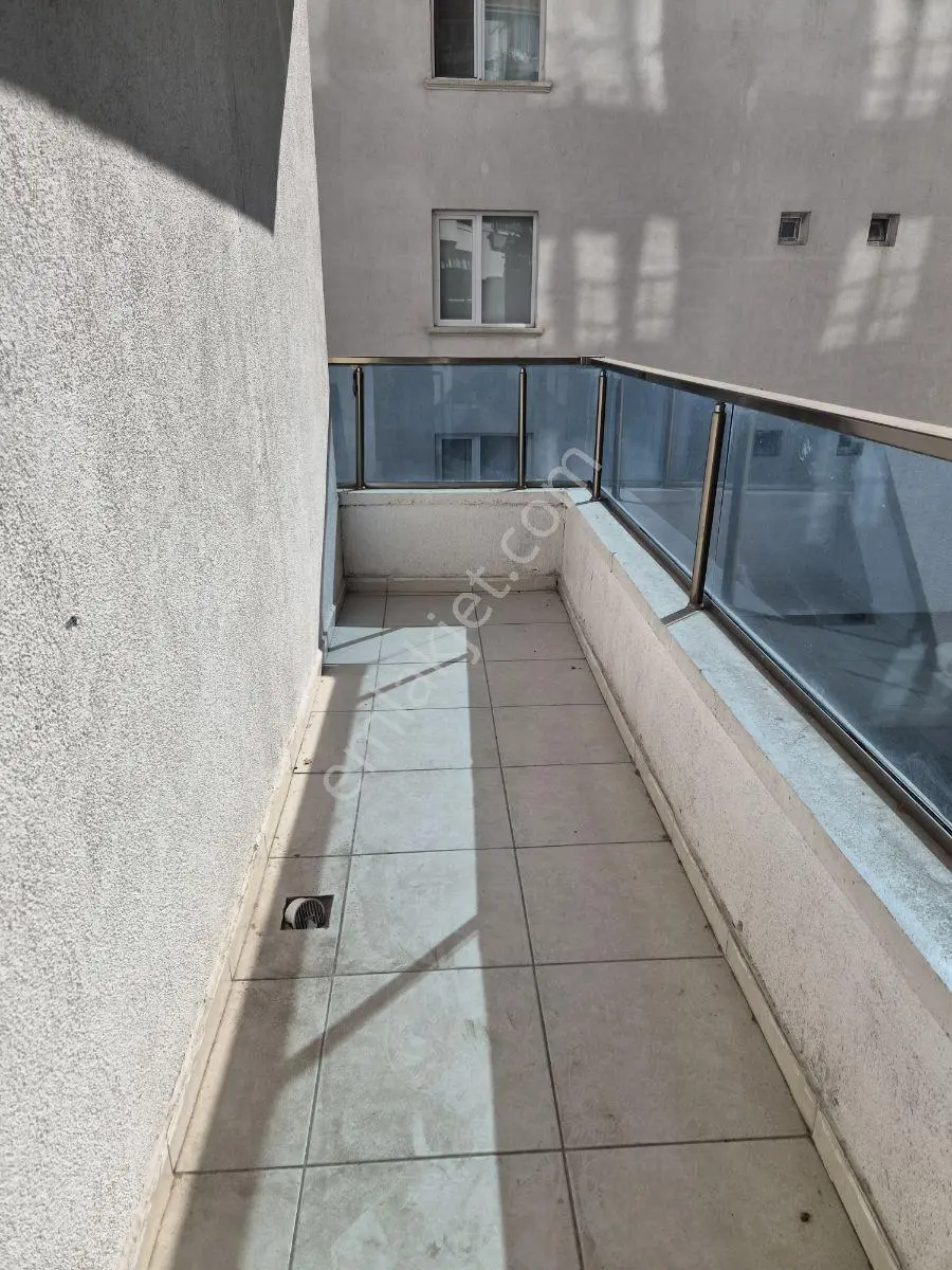 Alemdağ Da 1.kotta Altı Daire.kat Konumunda 3+1 Masrafsız Daire — fotoğraf 24