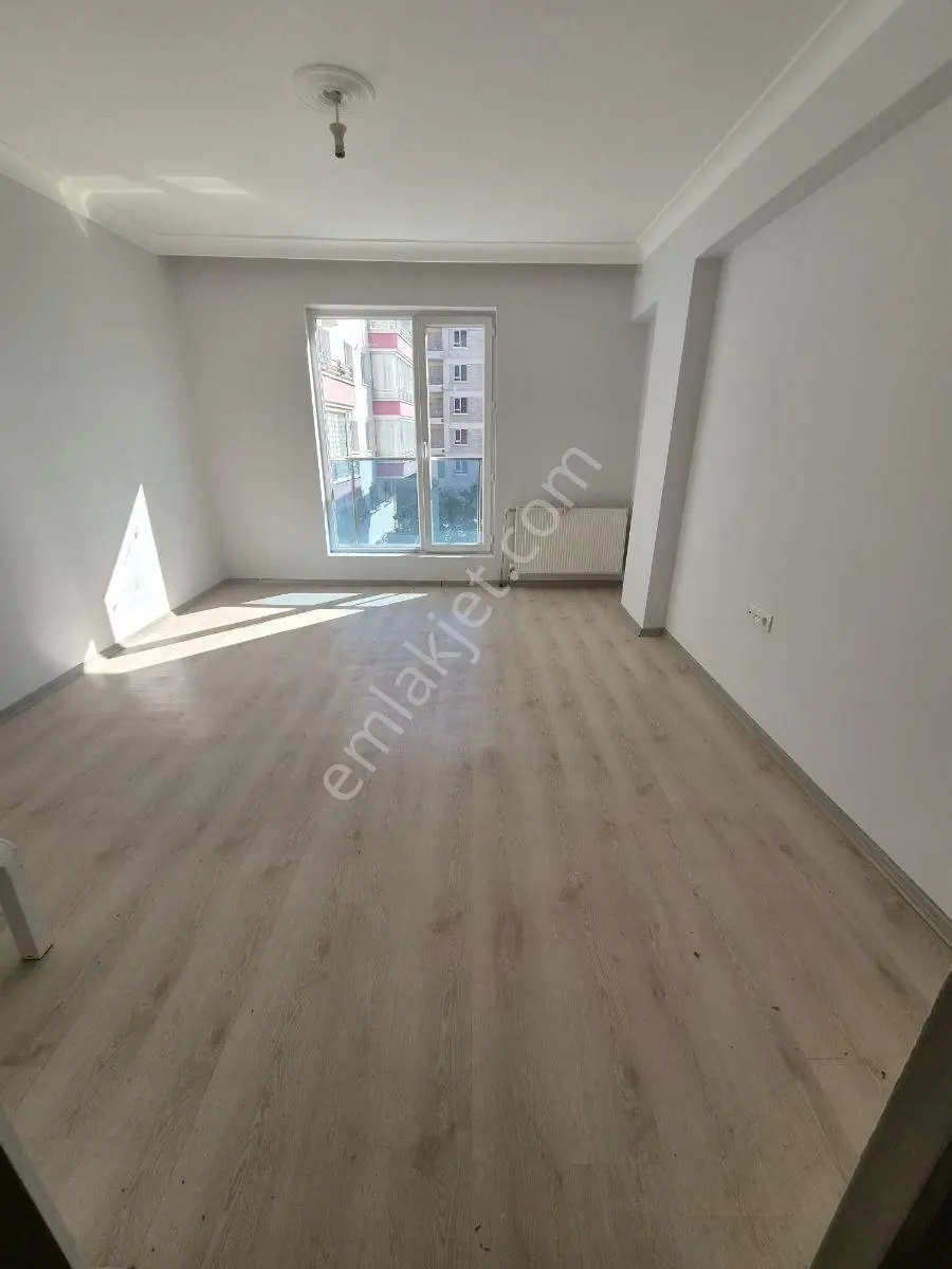 Alemdağ Da 1.kotta Altı Daire.kat Konumunda 3+1 Masrafsız Daire — fotoğraf 27