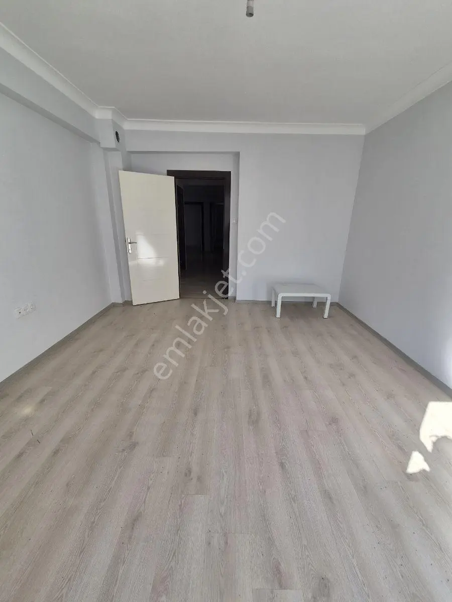 Alemdağ Da 1.kotta Altı Daire.kat Konumunda 3+1 Masrafsız Daire — fotoğraf 29
