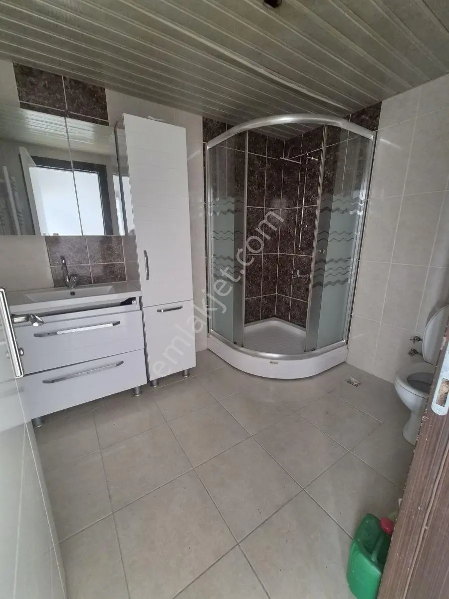 Alemdağ Da 1.kotta Altı Daire.kat Konumunda 3+1 Masrafsız Daire — fotoğraf 30
