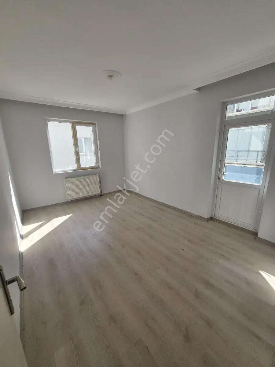 Alemdağ Da 1.kotta Altı Daire.kat Konumunda 3+1 Masrafsız Daire — fotoğraf 31