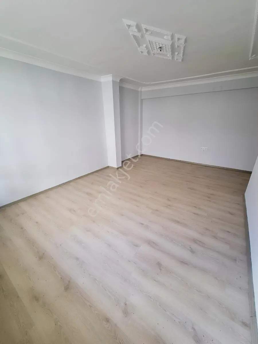 Alemdağ Da 1.kotta Altı Daire.kat Konumunda 3+1 Masrafsız Daire — fotoğraf 35