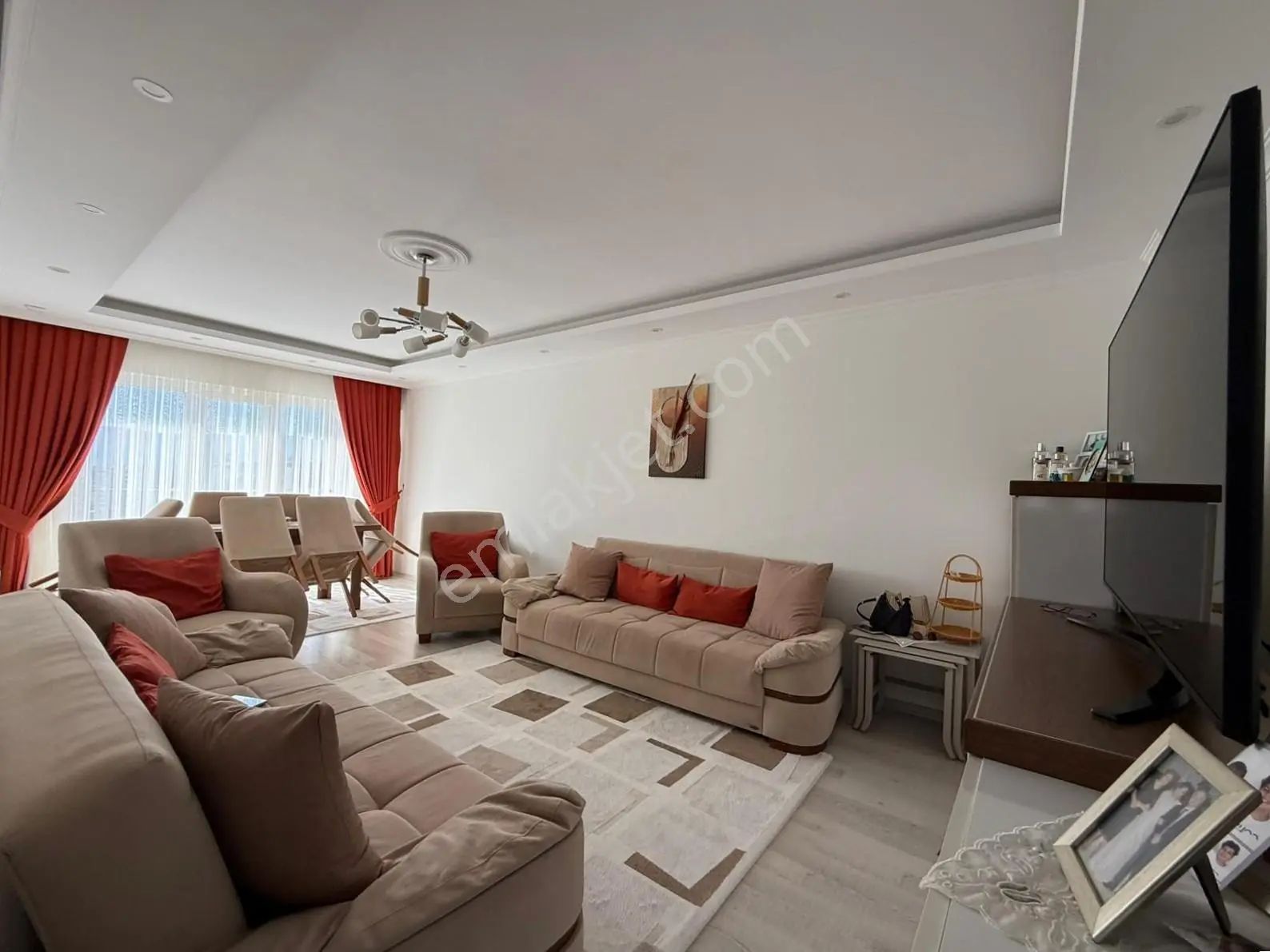 Yiğit Gayrimenkul'den Esenler Mahallesinde Satılık 3+1 Daire — fotoğraf 2
