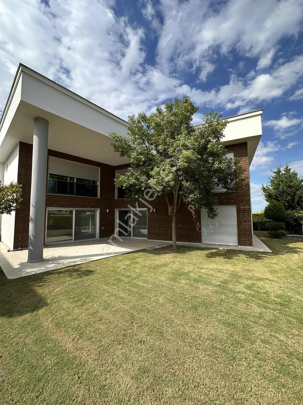 Güzelçamlı'da 600 M2 Bahçeli 5+1 Satılık Villa — fotoğraf 3