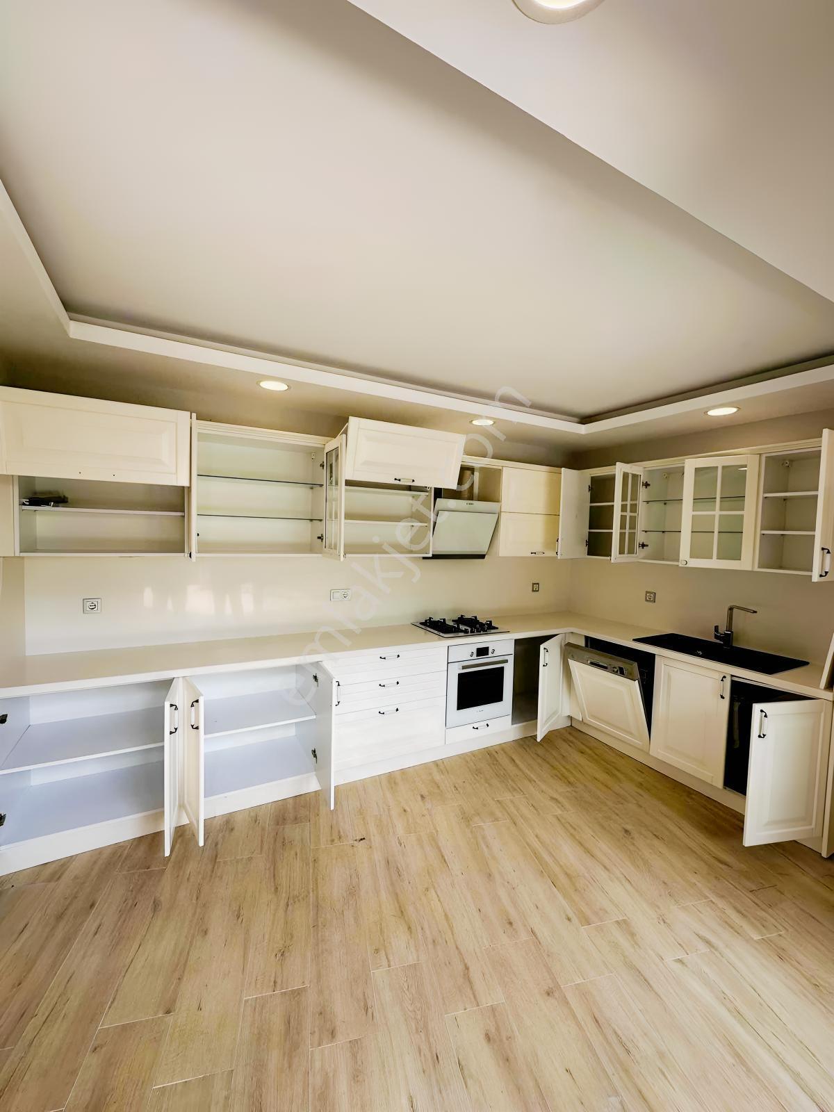 Güzelçamlı'da 600 M2 Bahçeli 5+1 Satılık Villa — fotoğraf 8