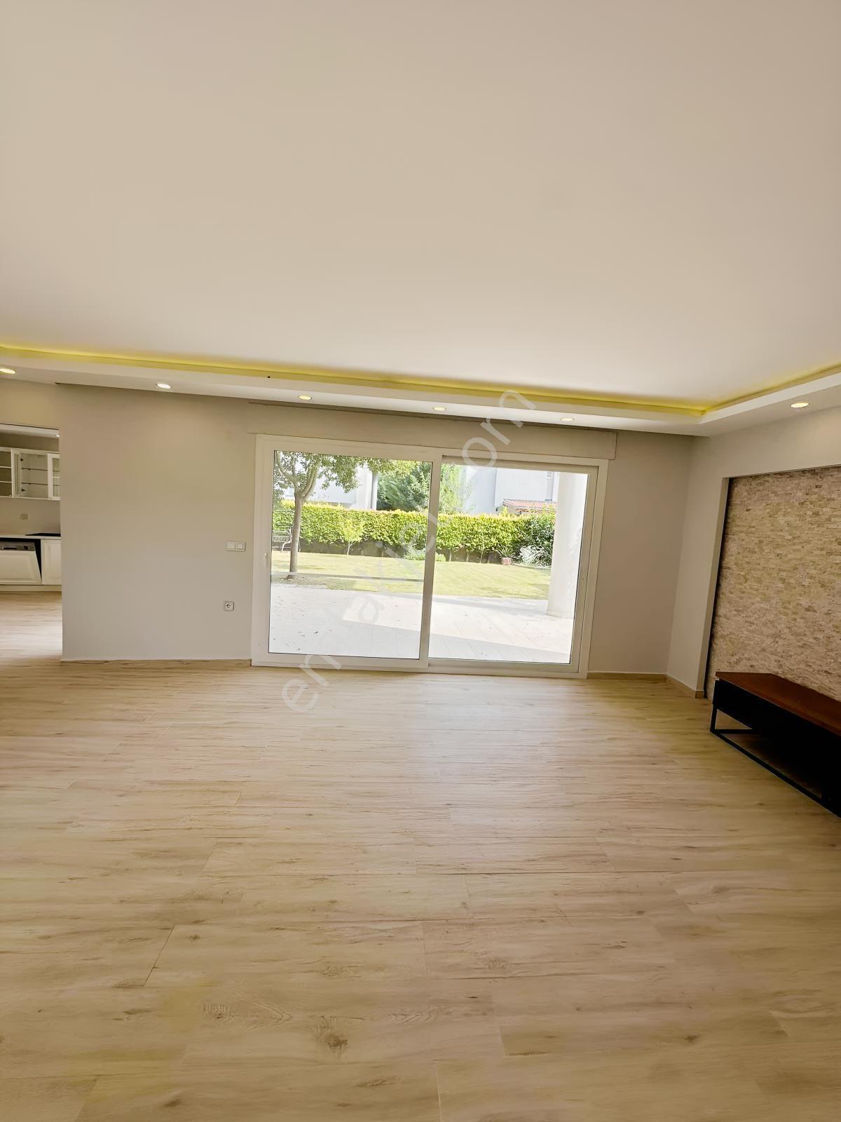 Güzelçamlı'da 600 M2 Bahçeli 5+1 Satılık Villa — fotoğraf 13