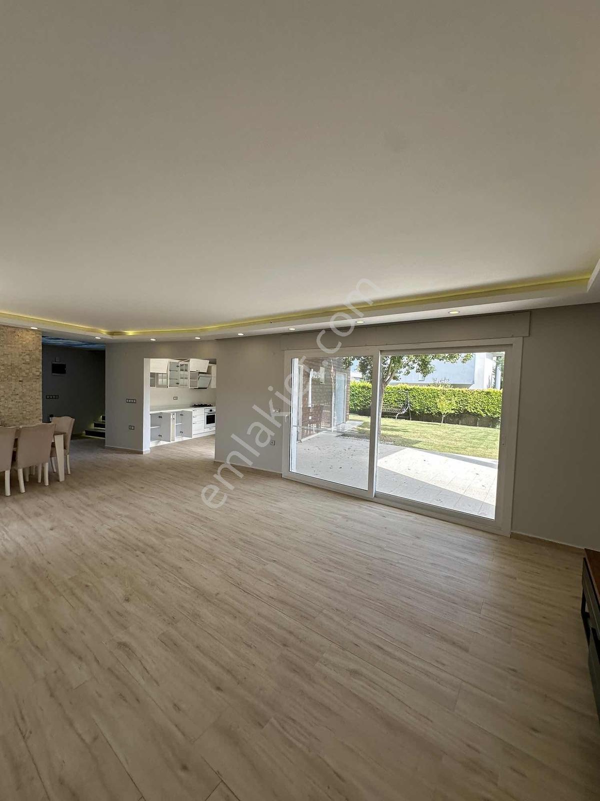 Güzelçamlı'da 600 M2 Bahçeli 5+1 Satılık Villa — fotoğraf 14