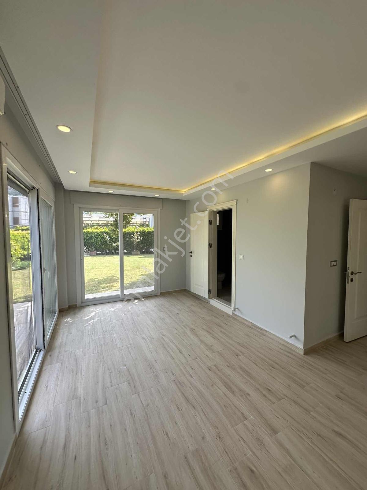 Güzelçamlı'da 600 M2 Bahçeli 5+1 Satılık Villa — fotoğraf 22
