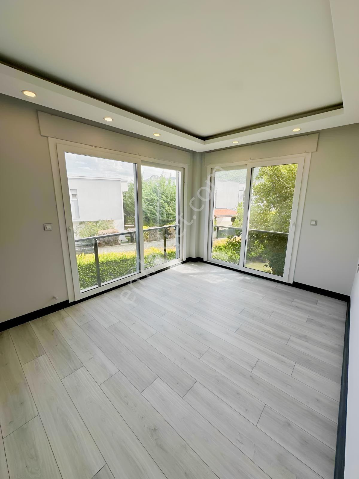 Güzelçamlı'da 600 M2 Bahçeli 5+1 Satılık Villa — fotoğraf 25