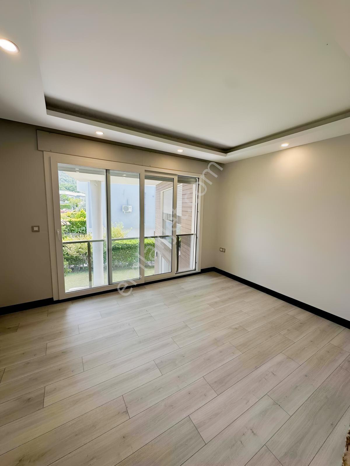 Güzelçamlı'da 600 M2 Bahçeli 5+1 Satılık Villa — fotoğraf 29