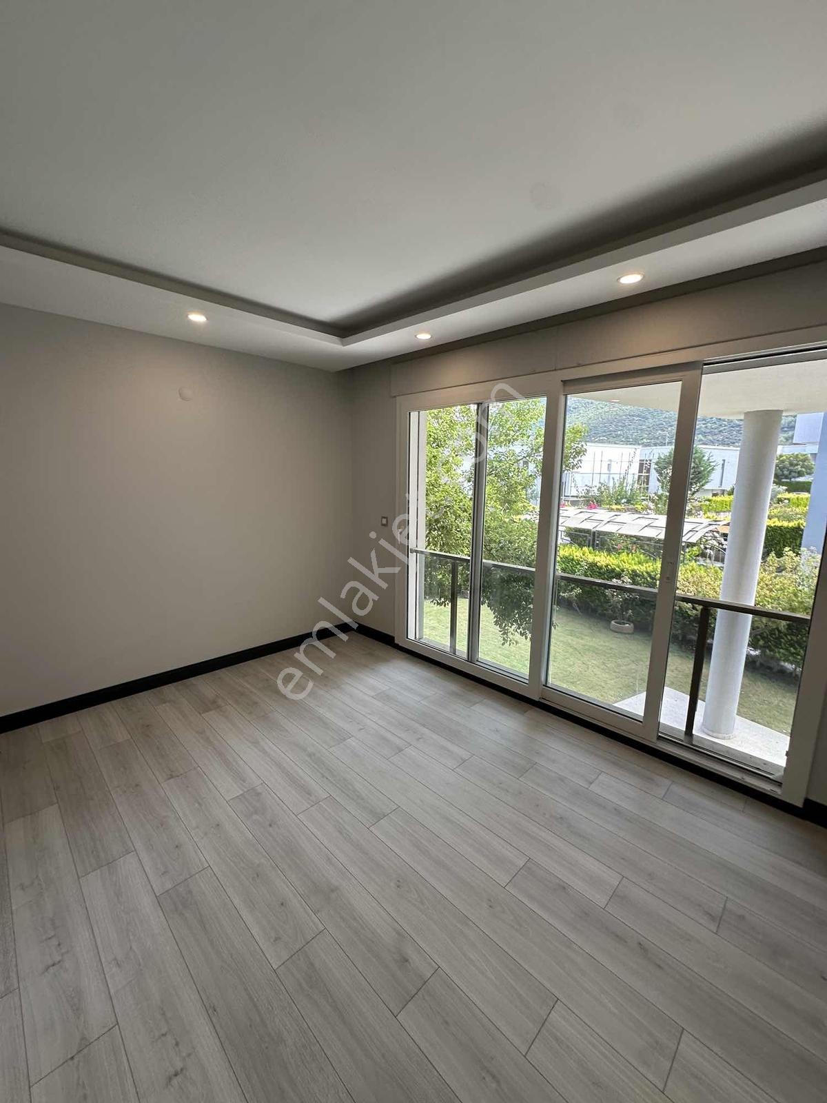 Güzelçamlı'da 600 M2 Bahçeli 5+1 Satılık Villa — fotoğraf 30