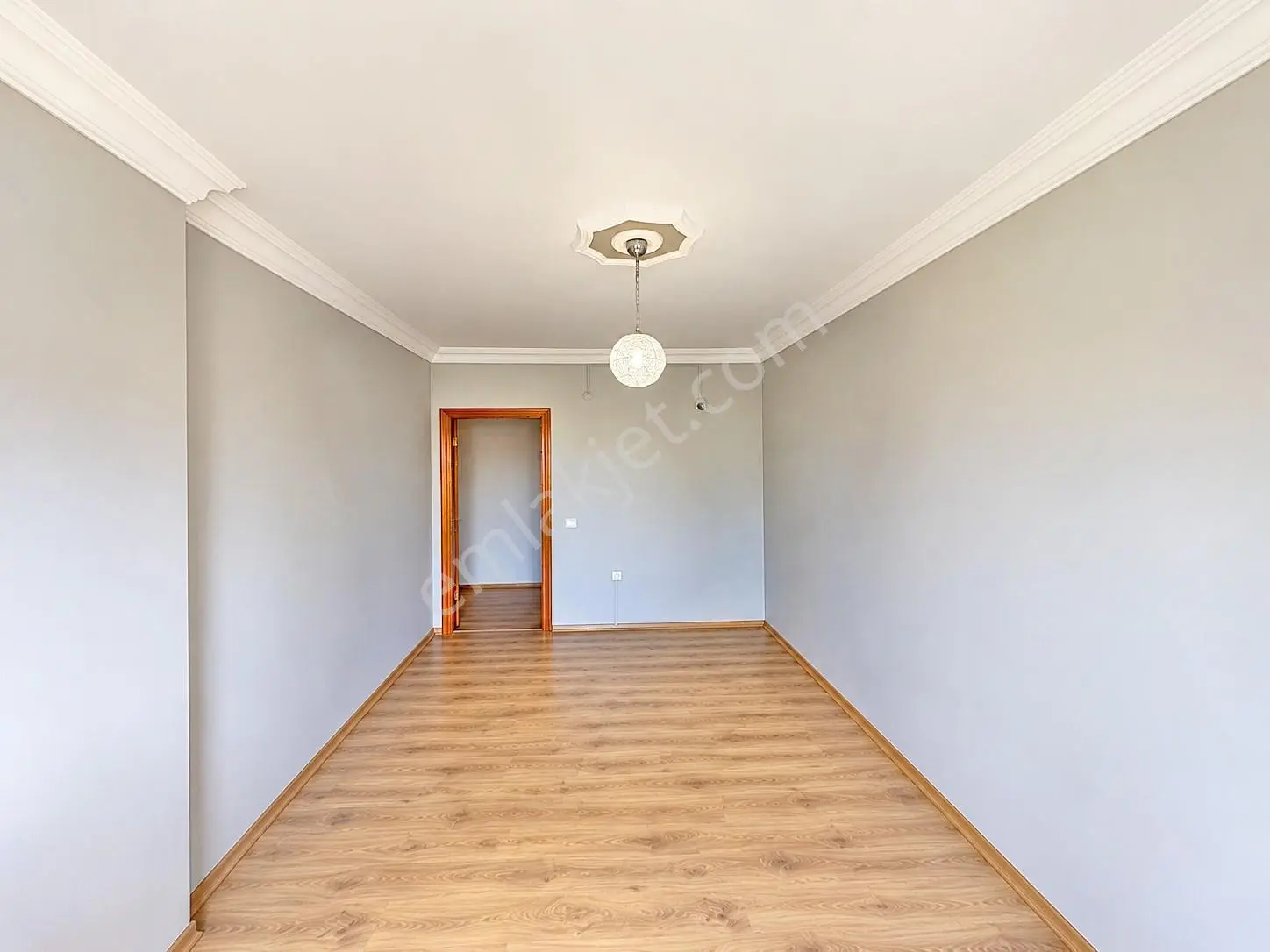 Alanya Mahmutlarda Satılık 2+1 Ayrı Mutfak Geniş Ferah Daire