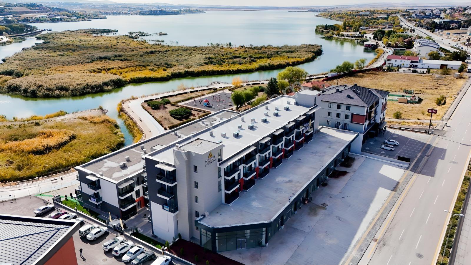 Alaçatı'dan| 90 M² Teras/göle Sıfır/site İçi/1+1 Satılık Daire — fotoğraf 2