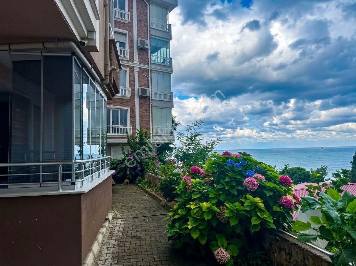 Kirazlimanı'Nda Deniz Manzaralı | 120 M² Geniş 3+1 Satılık Daire