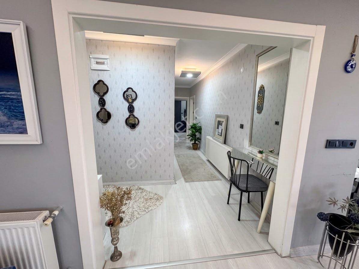 Kirazlimanı'nda Deniz Manzaralı | 120 M² Geniş 3+1 Satılık Daire — fotoğraf 5
