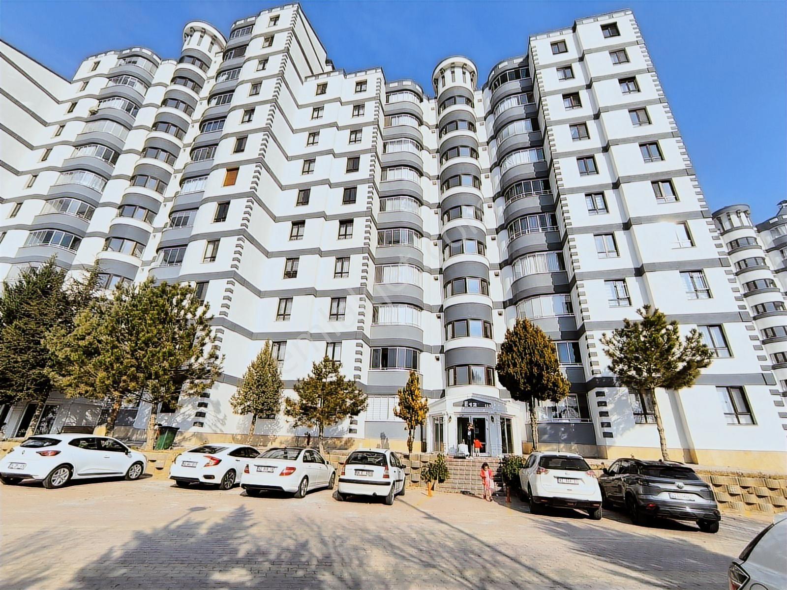 Azra Tatil Köyünde Satılık Arakat Daire.....(4+1)