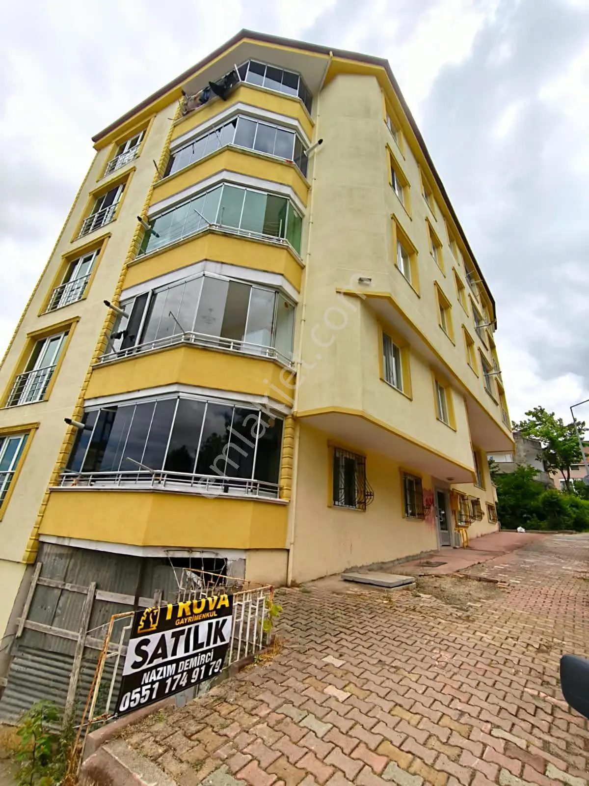 Truva/nazım Demirci'den İlkadım İlyasköy Satılık 2+1 Daire