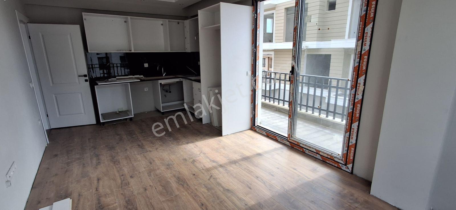 Çamköy Mahallesinde Ana Cadde Üzerinde Satılık 2+1 Daire — fotoğraf 4