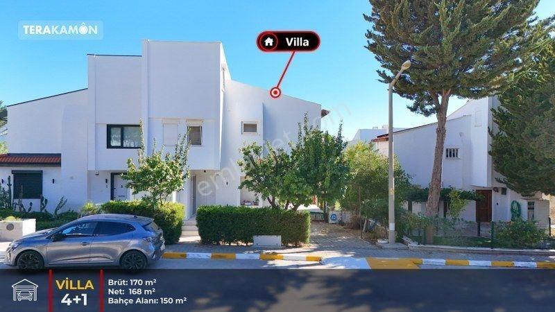 İzmir Çeşme Ovacık Denize Sıfır Nezih Site İçinde Satılık Villa