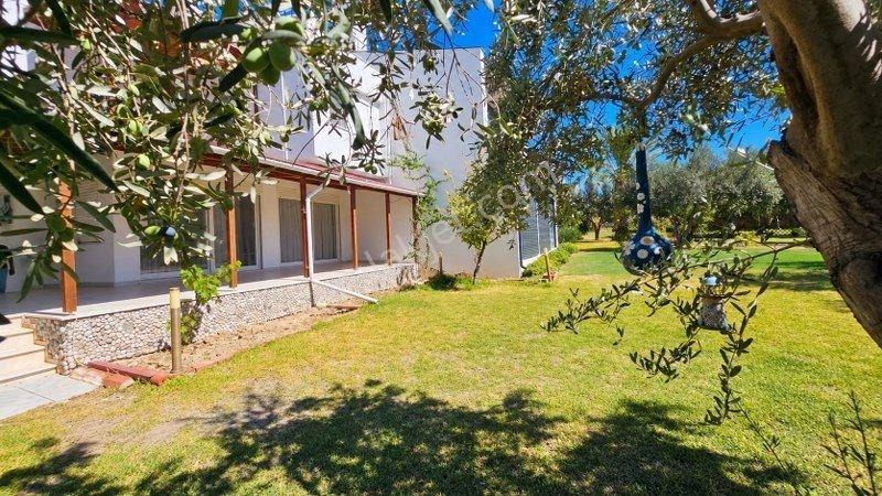 İzmir Çeşme Ovacık Denize Sıfır Nezih Site İçinde Satılık Villa — fotoğraf 9