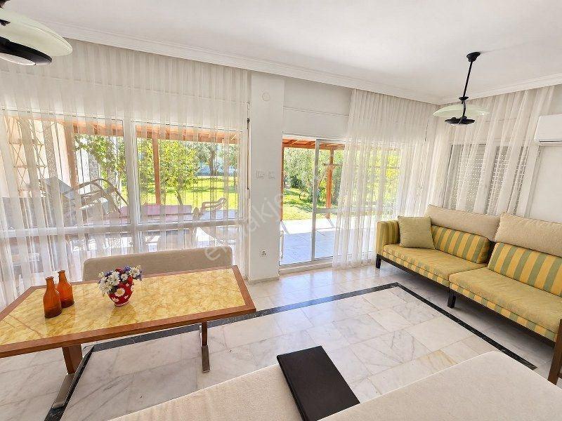 İzmir Çeşme Ovacık Denize Sıfır Nezih Site İçinde Satılık Villa — fotoğraf 12