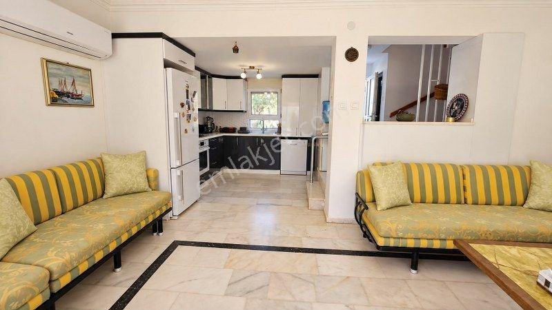 İzmir Çeşme Ovacık Denize Sıfır Nezih Site İçinde Satılık Villa — fotoğraf 13
