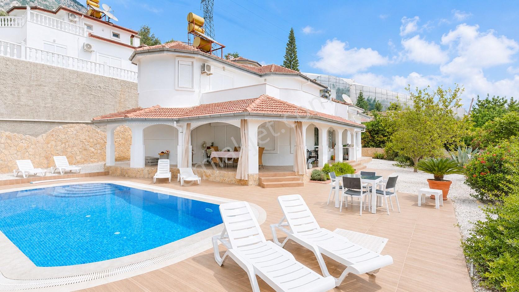 Alanya Mahmutlar’da Doğayla İç İçe, Denize Yakın 4+1 Lüks Villa