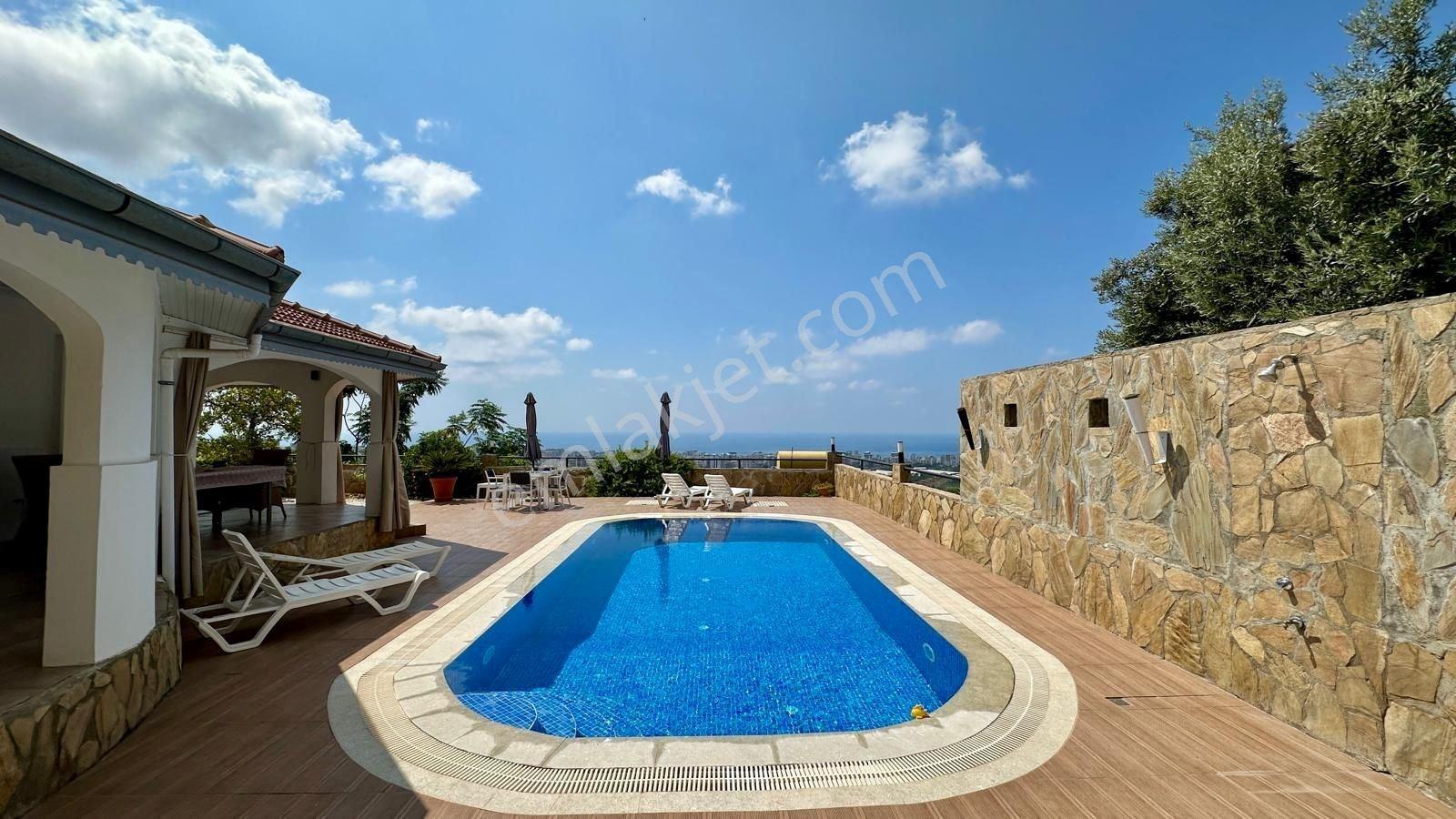Alanya Mahmutlar’da Doğayla İç İçe, Denize Yakın 4+1 Lüks Villa — fotoğraf 3