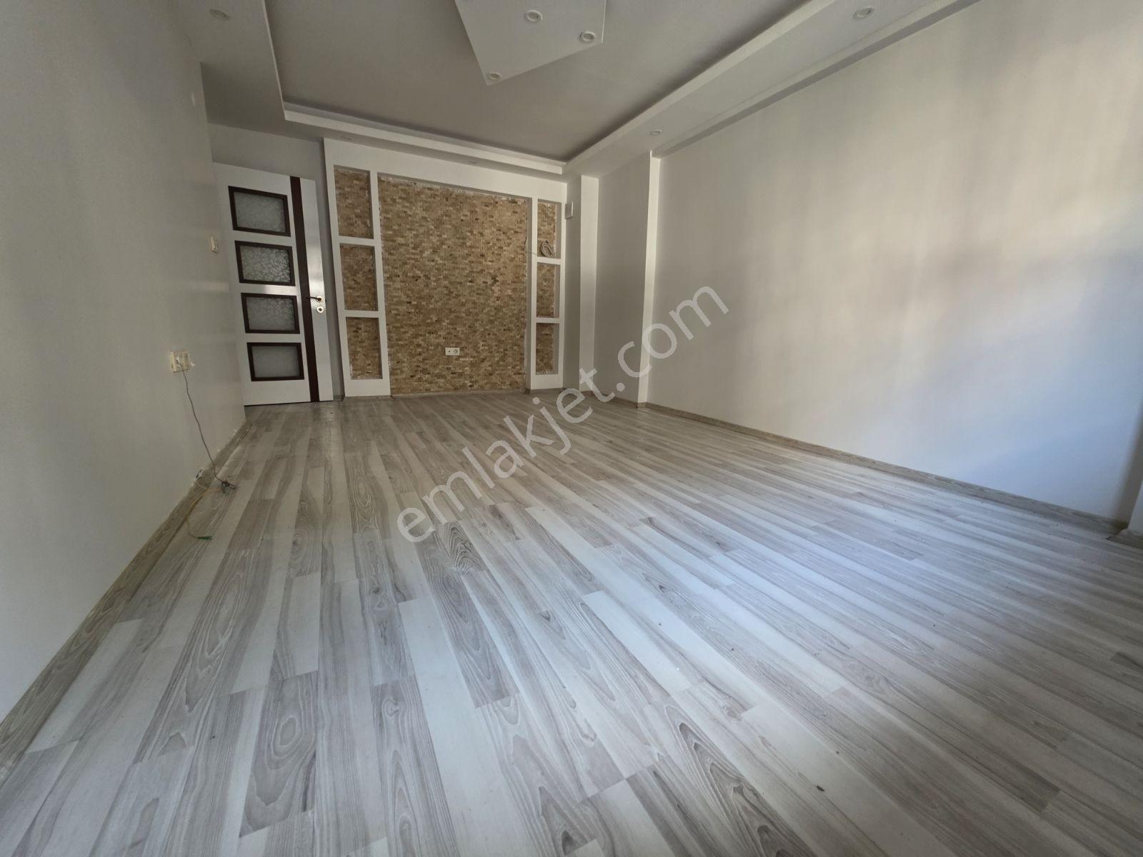 Satılık 2+1 Ön Cephe Yüksek Camlı Giriş Gibi Bahçe Katı — fotoğraf 4