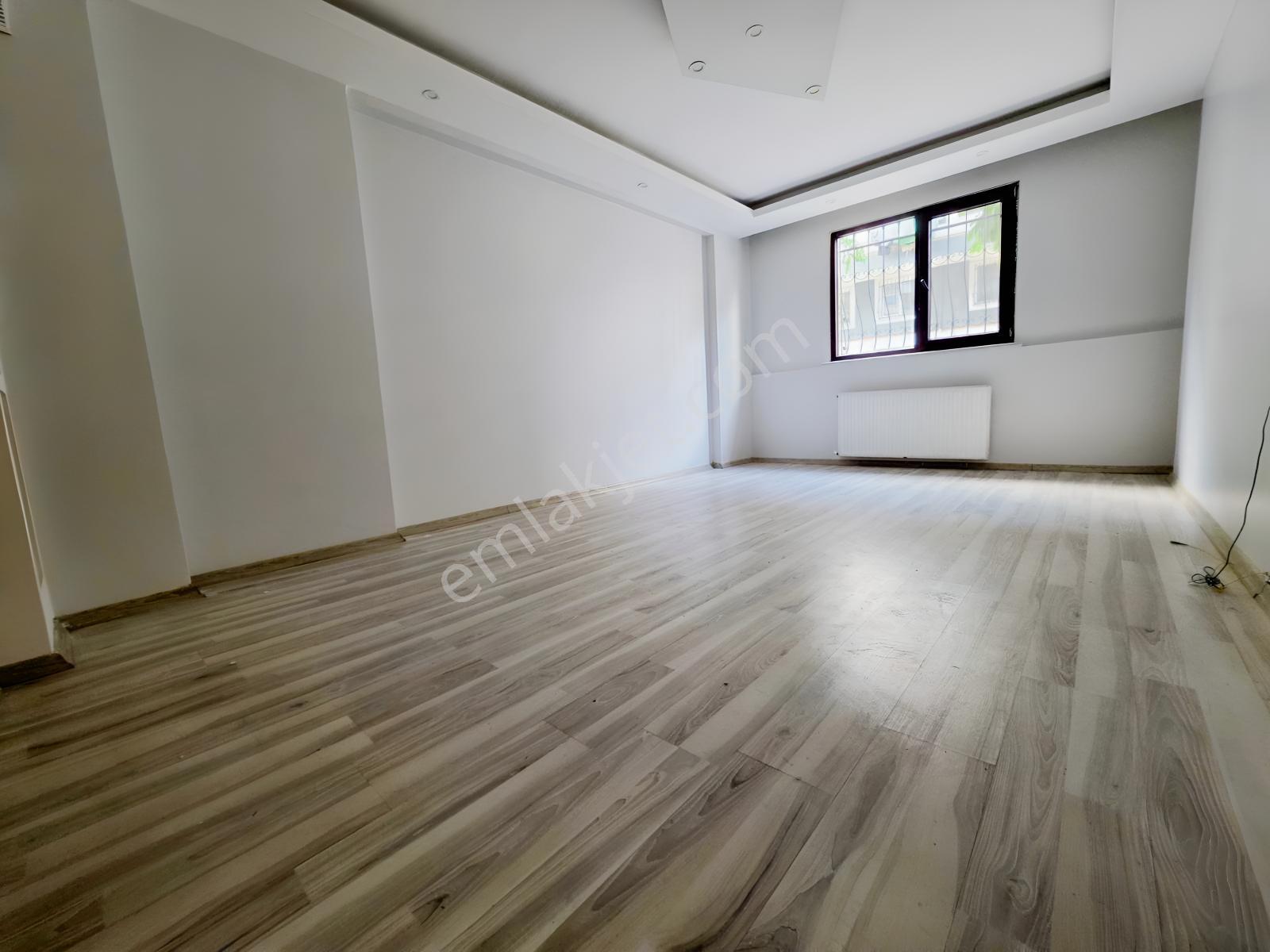 Satılık 2+1 Ön Cephe Yüksek Camlı Giriş Gibi Bahçe Katı — fotoğraf 5