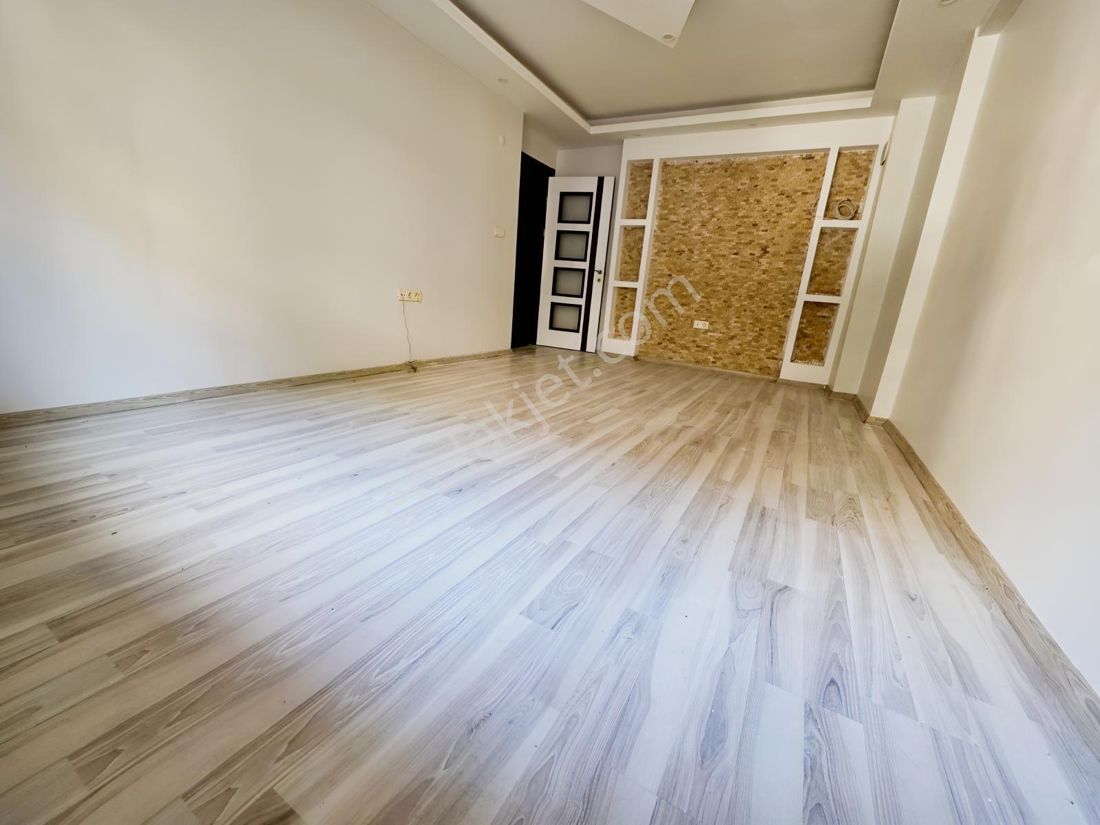 Satılık 2+1 Ön Cephe Yüksek Camlı Giriş Gibi Bahçe Katı — fotoğraf 6