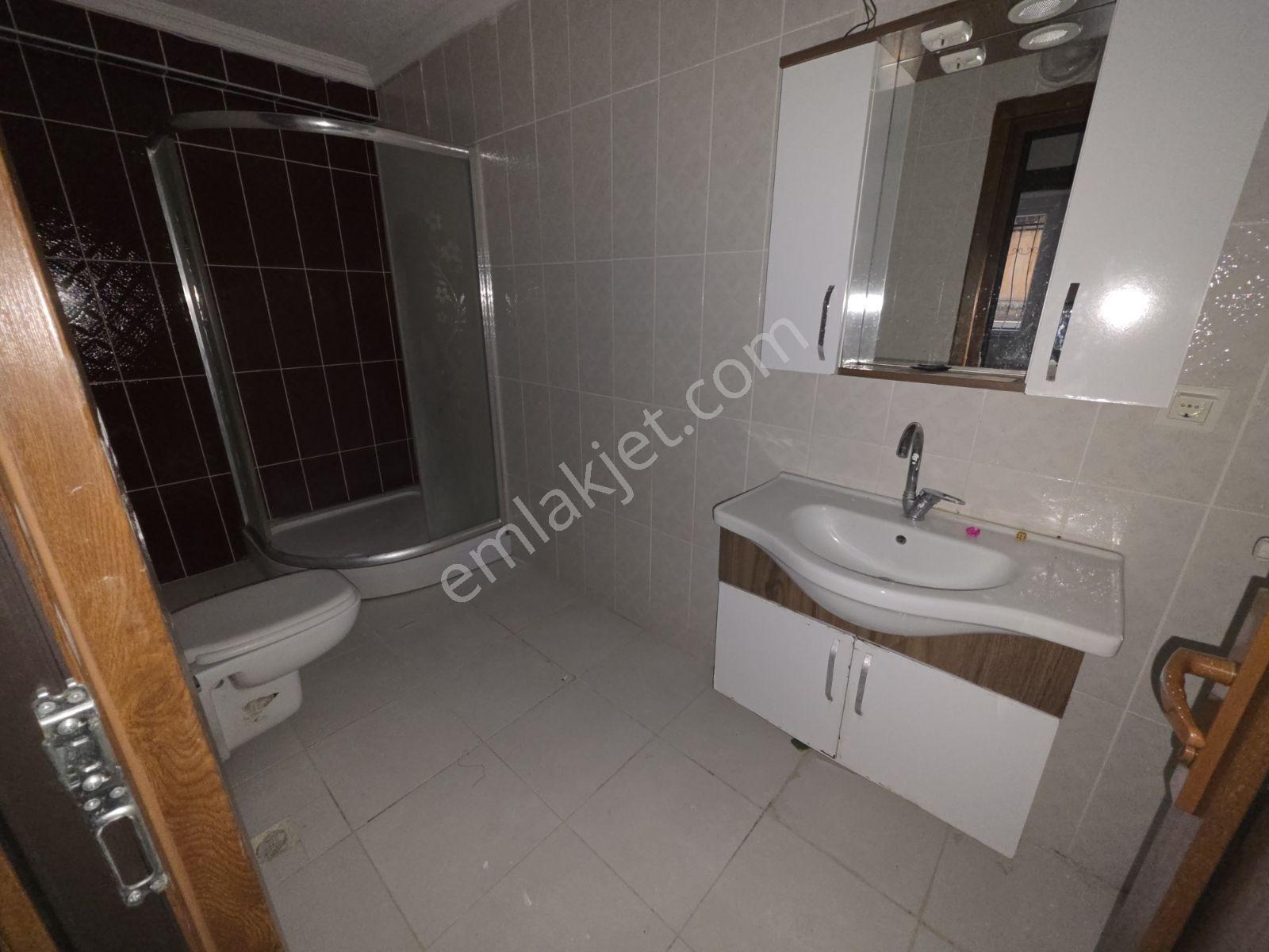 Satılık 2+1 Ön Cephe Yüksek Camlı Giriş Gibi Bahçe Katı — fotoğraf 11